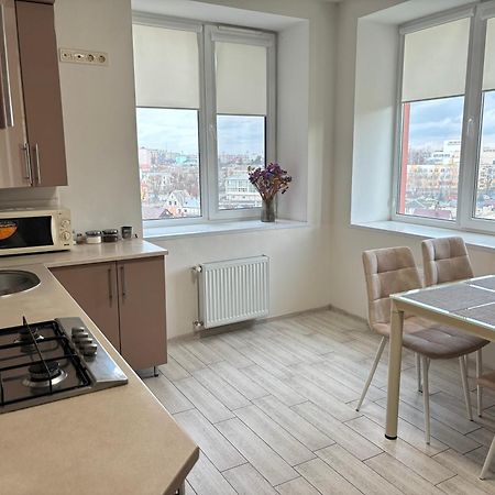 Апартаменти Люкс В Центрі, На Вулиці Набережна,10 З Парковкою Lutsʼk Exterior foto