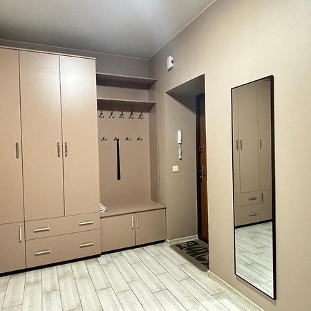 Апартаменти Люкс В Центрі, На Вулиці Набережна,10 З Парковкою Lutsʼk Exterior foto